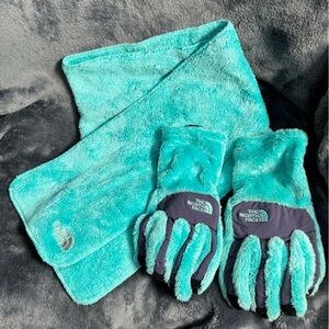 The North Face turquoise fuzzy scarf & gloves w/ clip. Women’s size Medium